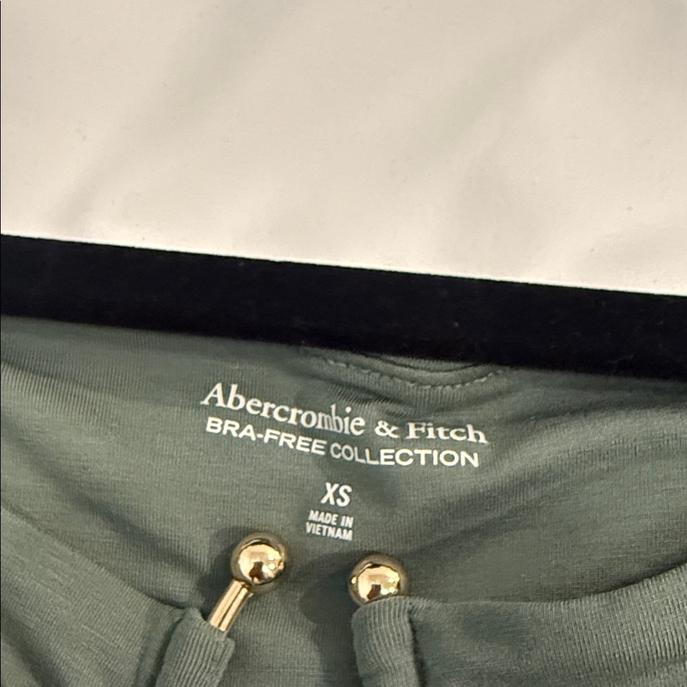 A&f Green Off-Shoulder Women's Top - Picture 3 of 5